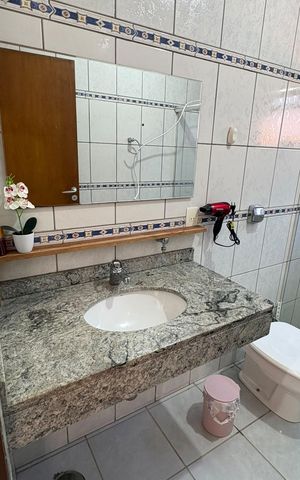 Casa à venda com 1050m², 4 quartos e 5 vagas Casa à venda com 1050m², 4 quartos e 5 vagasBanheiro 1