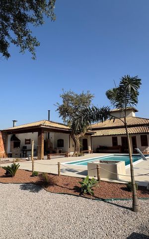 Casa à venda com 1050m², 4 quartos e 5 vagas Casa à venda com 1050m², 4 quartos e 5 vagasÁrea externa