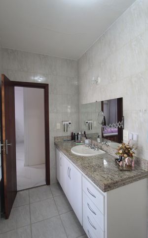 Casa à venda com 290m², 3 quartos e 3 vagasBanheiro da Suite