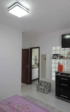 Casa à venda com 290m², 3 quartos e 3 vagasSuite