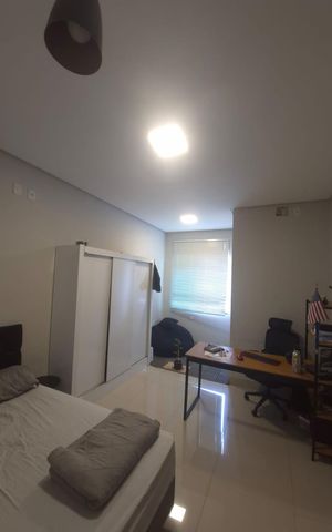 Casa à venda com 296m², 4 quartos e 4 vagas Casa à venda com 296m², 4 quartos e 4 vagasQuarto 5