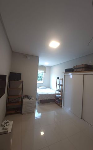 Casa à venda com 296m², 4 quartos e 4 vagas Casa à venda com 296m², 4 quartos e 4 vagasQuarto 4