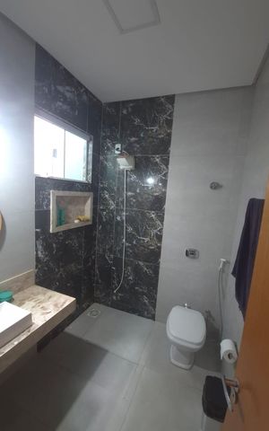 Casa à venda com 296m², 4 quartos e 4 vagas
