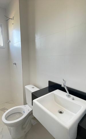 Apartamento à venda com 64m², 3 quartos e 1 vaga Apartamento à venda com 64m², 3 quartos e 1 vagaBanheiro da suíte