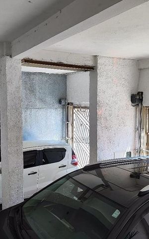 Casa à venda com 180m², 4 quartos e 2 vagas Casa à venda com 180m², 4 quartos e 2 vagasGaragem