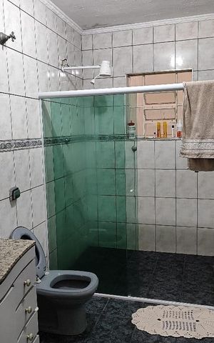 Casa à venda com 180m², 4 quartos e 2 vagas Casa à venda com 180m², 4 quartos e 2 vagasBanheiro 2