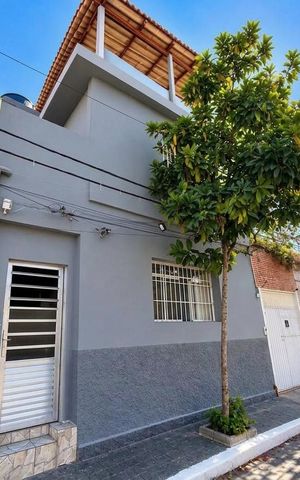 Casa à venda com 141m², 3 quartos e sem vaga Casa à venda com 141m², 3 quartos e sem vagaFachada