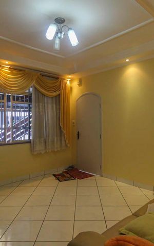 Casa à venda com 250m², 6 quartos e 3 vagas Casa à venda com 250m², 6 quartos e 3 vagasSala