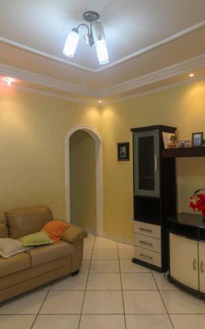 Casa à venda com 250m², 6 quartos e 3 vagas Casa à venda com 250m², 6 quartos e 3 vagasSala