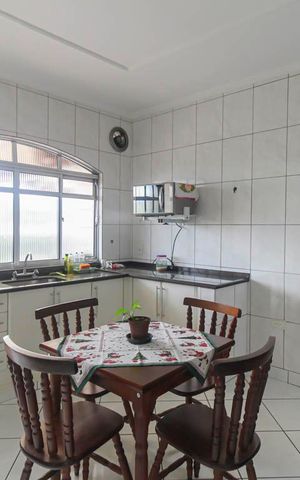 Casa à venda com 250m², 6 quartos e 3 vagas