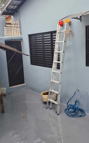 Casa à venda com 88m², 2 quartos e 3 vagas Casa à venda com 88m², 2 quartos e 3 vagasÁrea externa