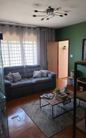 Casa à venda com 88m², 2 quartos e 3 vagas Casa à venda com 88m², 2 quartos e 3 vagasSala