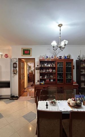 Casa à venda com 181m², 5 quartos e 3 vagas Casa à venda com 181m², 5 quartos e 3 vagasCozinha