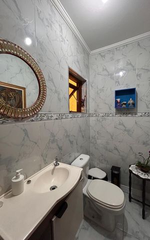Casa à venda com 181m², 5 quartos e 3 vagas Casa à venda com 181m², 5 quartos e 3 vagasLavabo