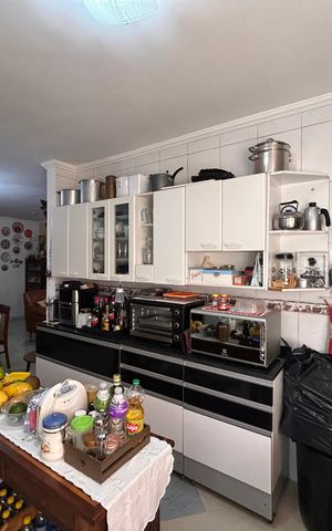 Casa à venda com 181m², 5 quartos e 3 vagas Casa à venda com 181m², 5 quartos e 3 vagasCozinha