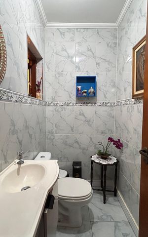 Casa à venda com 181m², 5 quartos e 3 vagas Casa à venda com 181m², 5 quartos e 3 vagasLavabo