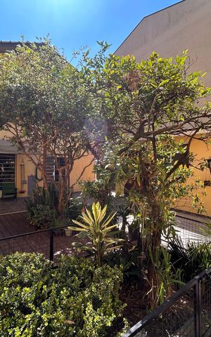 Casa à venda com 181m², 5 quartos e 3 vagas Casa à venda com 181m², 5 quartos e 3 vagasQuintal e jardim