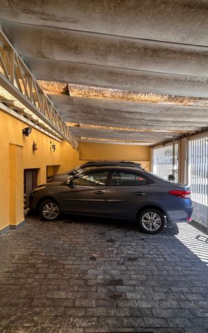 Casa à venda com 181m², 5 quartos e 3 vagas Casa à venda com 181m², 5 quartos e 3 vagasGaragem
