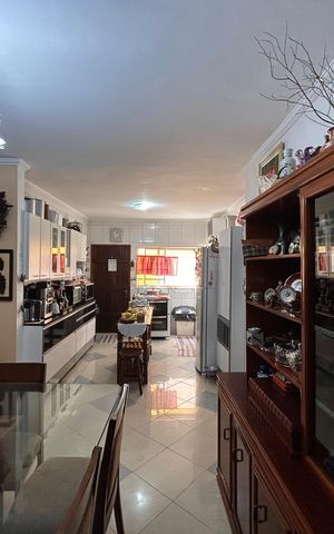 Casa à venda com 181m², 5 quartos e 3 vagas Casa à venda com 181m², 5 quartos e 3 vagasCozinha