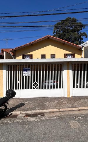 Casa à venda com 181m², 5 quartos e 3 vagas Casa à venda com 181m², 5 quartos e 3 vagasFachada externa