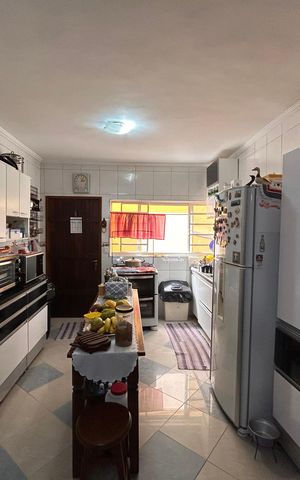Casa à venda com 181m², 5 quartos e 3 vagas Casa à venda com 181m², 5 quartos e 3 vagasCozinha