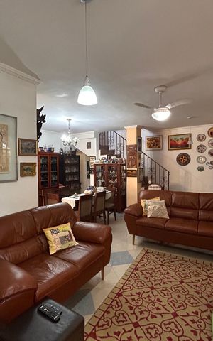 Casa à venda com 181m², 5 quartos e 3 vagas Casa à venda com 181m², 5 quartos e 3 vagasSala