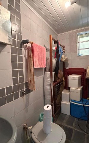 Casa à venda com 181m², 5 quartos e 3 vagas Casa à venda com 181m², 5 quartos e 3 vagasBanheiro de serviço