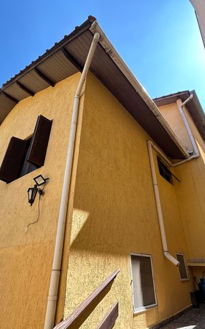 Casa à venda com 181m², 5 quartos e 3 vagas Casa à venda com 181m², 5 quartos e 3 vagasFachada interna