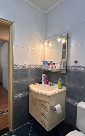 Casa à venda com 181m², 5 quartos e 3 vagas Casa à venda com 181m², 5 quartos e 3 vagasBanheiro social