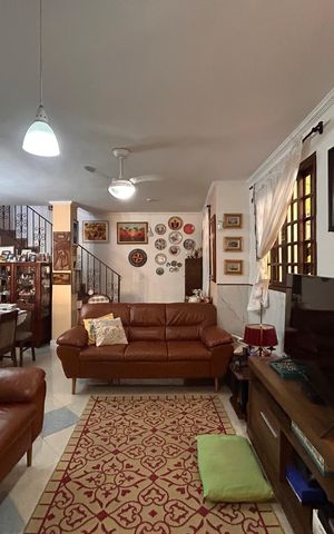 Casa à venda com 181m², 5 quartos e 3 vagas Casa à venda com 181m², 5 quartos e 3 vagasSala