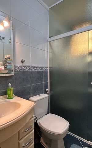 Casa à venda com 181m², 5 quartos e 3 vagas Casa à venda com 181m², 5 quartos e 3 vagasBanheiro social