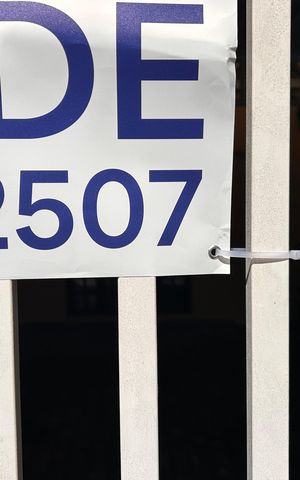 Casa à venda com 181m², 5 quartos e 3 vagas Casa à venda com 181m², 5 quartos e 3 vagasPlaca