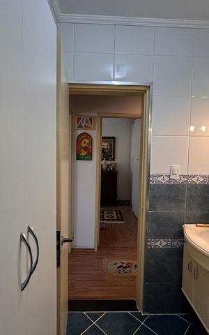 Casa à venda com 181m², 5 quartos e 3 vagas Casa à venda com 181m², 5 quartos e 3 vagasBanheiro social