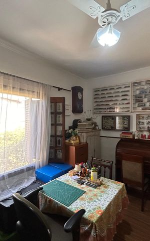Casa à venda com 181m², 5 quartos e 3 vagas Casa à venda com 181m², 5 quartos e 3 vagasQuarto 4