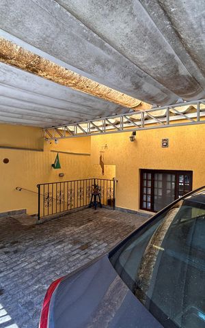 Casa à venda com 181m², 5 quartos e 3 vagas Casa à venda com 181m², 5 quartos e 3 vagasGaragem