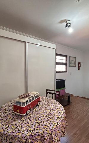 Casa à venda com 181m², 5 quartos e 3 vagas Casa à venda com 181m², 5 quartos e 3 vagasEscritório