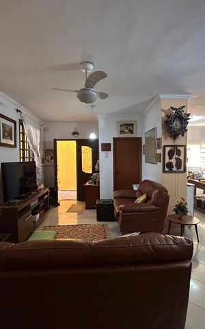 Casa à venda com 181m², 5 quartos e 3 vagas Casa à venda com 181m², 5 quartos e 3 vagasSala
