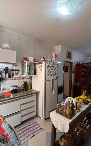 Casa à venda com 181m², 5 quartos e 3 vagas Casa à venda com 181m², 5 quartos e 3 vagasCozinha