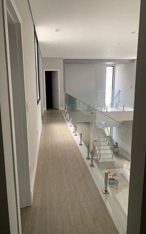 Casa para alugar com 300m², 3 quartos e 4 vagas Casa para alugar com 300m², 3 quartos e 4 vagasCorredor