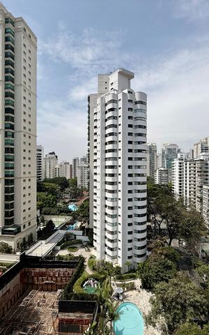Apartamento à venda com 187m², 3 quartos e 2 vagas Apartamento à venda com 187m², 3 quartos e 2 vagasVista