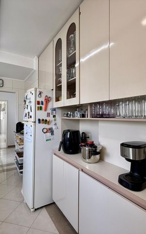 Apartamento à venda com 187m², 3 quartos e 2 vagas Apartamento à venda com 187m², 3 quartos e 2 vagasCozinha