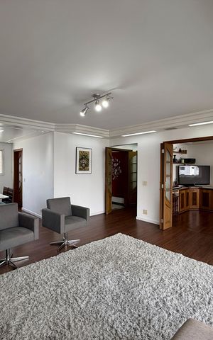 Apartamento à venda com 187m², 3 quartos e 2 vagas Apartamento à venda com 187m², 3 quartos e 2 vagasSala