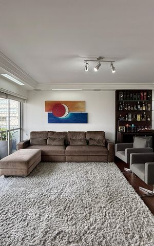 Apartamento à venda com 187m², 3 quartos e 2 vagas Apartamento à venda com 187m², 3 quartos e 2 vagasSala