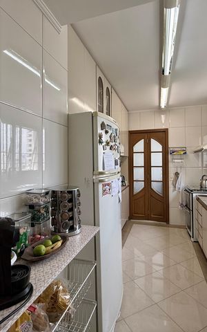Apartamento à venda com 187m², 3 quartos e 2 vagas Apartamento à venda com 187m², 3 quartos e 2 vagasCozinha