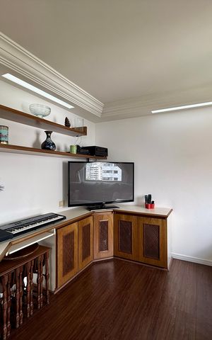Apartamento à venda com 187m², 3 quartos e 2 vagas Apartamento à venda com 187m², 3 quartos e 2 vagasSala