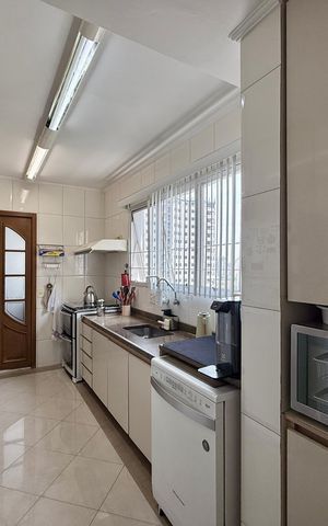 Apartamento à venda com 187m², 3 quartos e 2 vagas Apartamento à venda com 187m², 3 quartos e 2 vagasCozinha