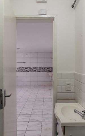 Casa à venda com 190m², 4 quartos e 4 vagas Casa à venda com 190m², 4 quartos e 4 vagasBanheiro de serviço