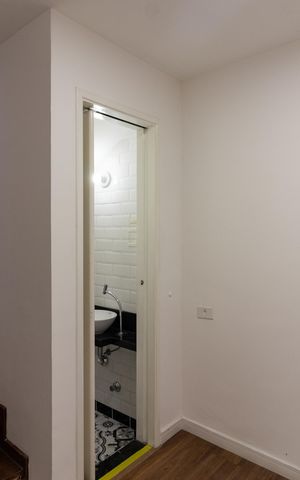 Casa à venda com 190m², 4 quartos e 4 vagas Casa à venda com 190m², 4 quartos e 4 vagasEscada