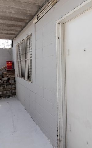 Casa à venda com 190m², 4 quartos e 4 vagas Casa à venda com 190m², 4 quartos e 4 vagasÁrea externa