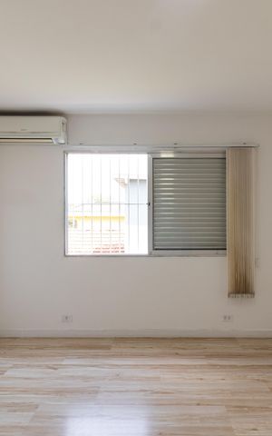 Casa à venda com 190m², 4 quartos e 4 vagas Casa à venda com 190m², 4 quartos e 4 vagasSuíte
